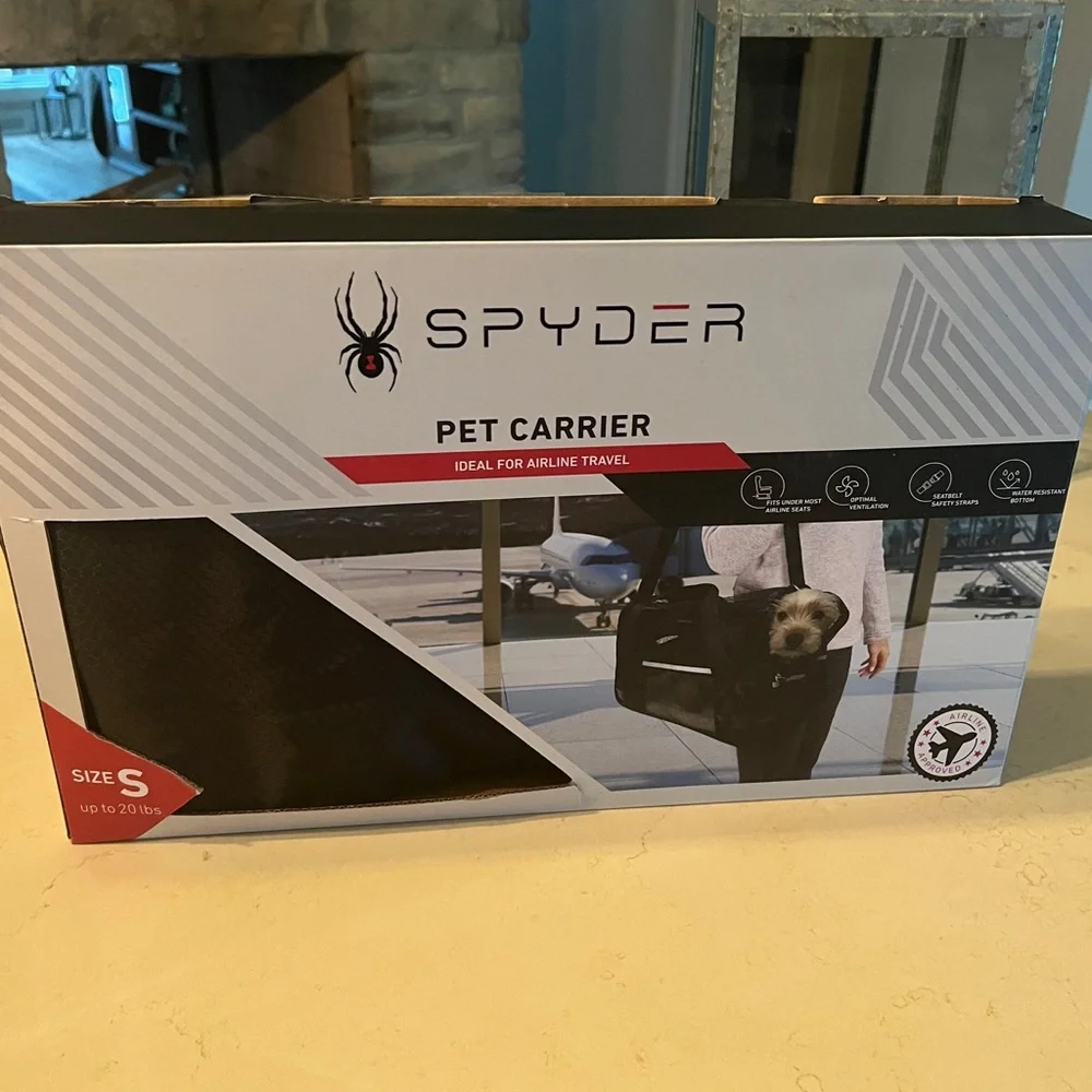 New in box Spyder Pet Carrier Airline Approved Black Up to 20 lbs